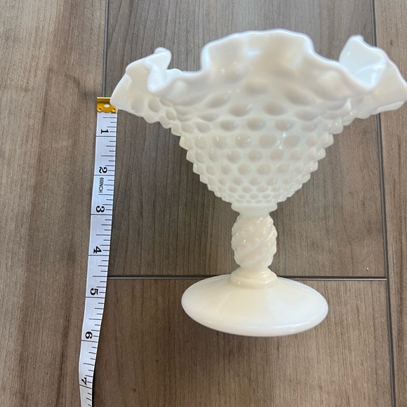 FENTON | Vintage White Hobnail Milk Glass Vase 🌼 - Picture 7 of 8